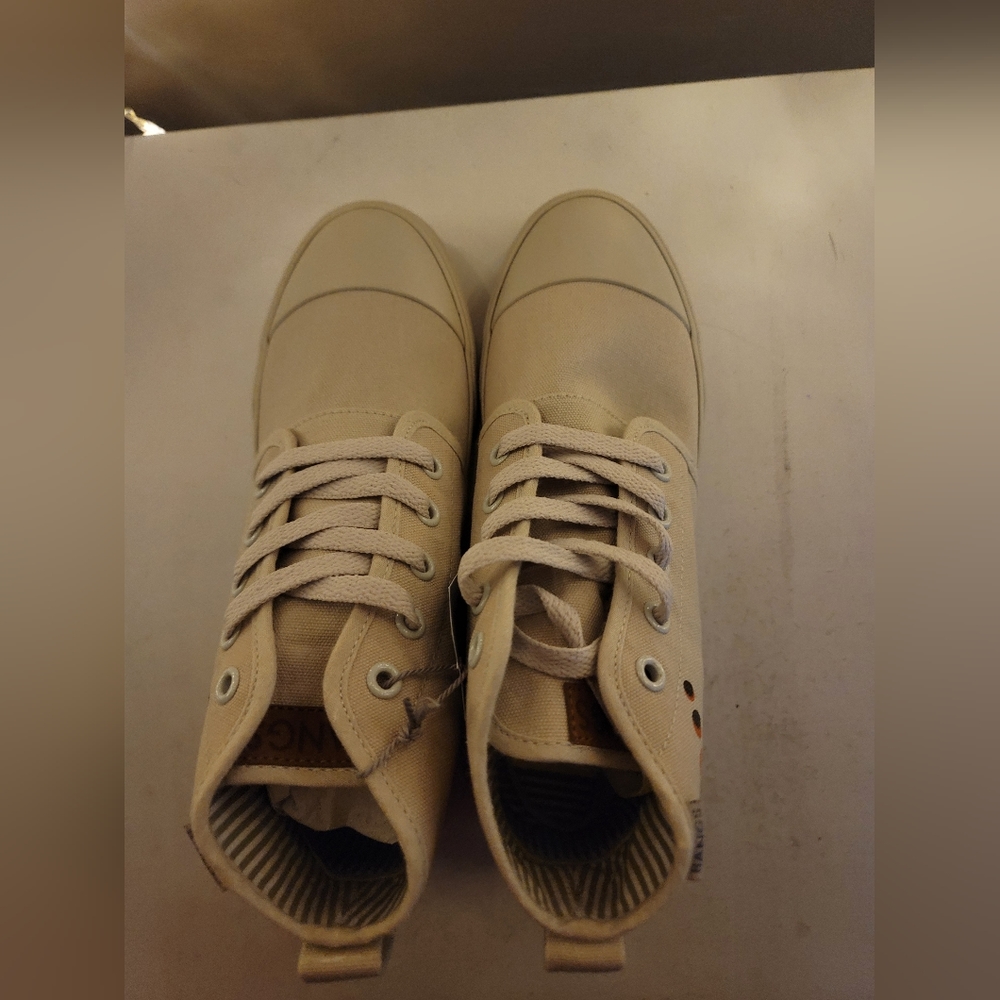 Shoes - Picture 2 of 6